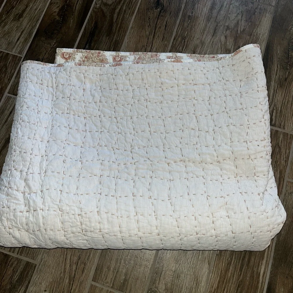 Coyuchi Flores Handstitched Organic Quilt